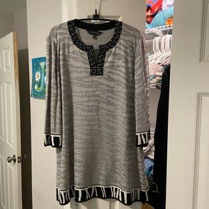 Ming Wang Tunic Top Animal Pattern